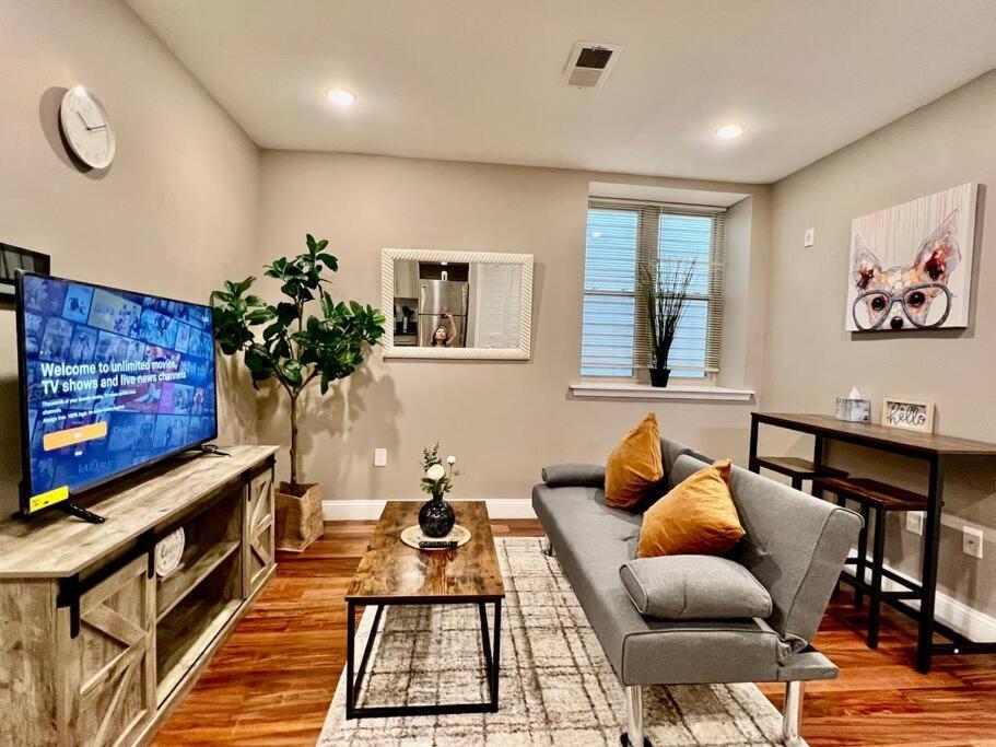 Apartment 405 Spacious And Superior 1bdr In Center *